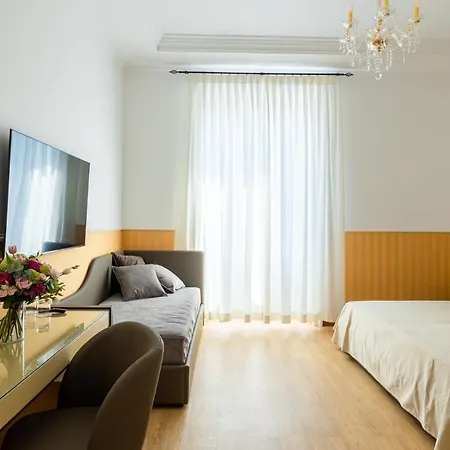 Bed & Breakfast La Maison Royale 4*