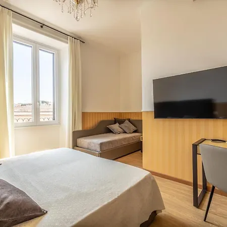 Bed & Breakfast La Maison Royale 4*